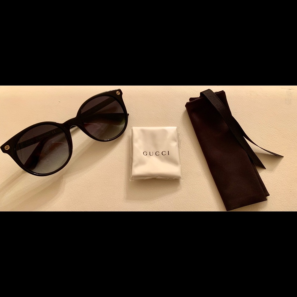 Authentic GG0091S Gucci sunglasses!!